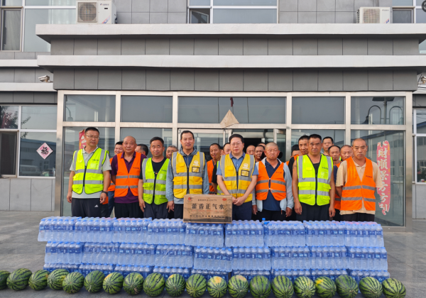 昊天优配 炎炎夏日送清凉 点滴关怀沁人心