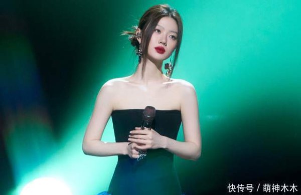 深圳配资 单依纯模仿王菲争议爆发！乐评人嘲讽她学人精，著名编剧发文力挺